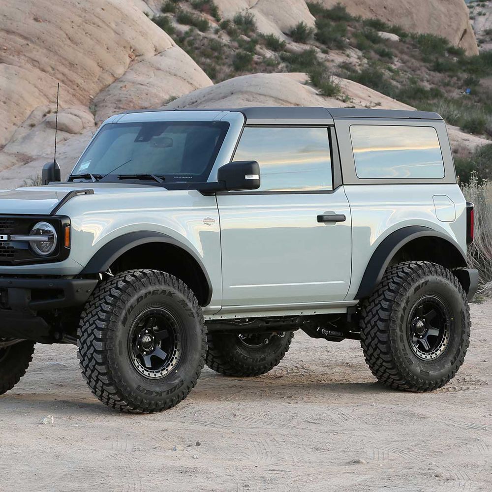 Fabtech 4" UCA Lift Kit Uniball With Dirt Logic 2.5 Coilovers | 2-Door | Bronco 2021+