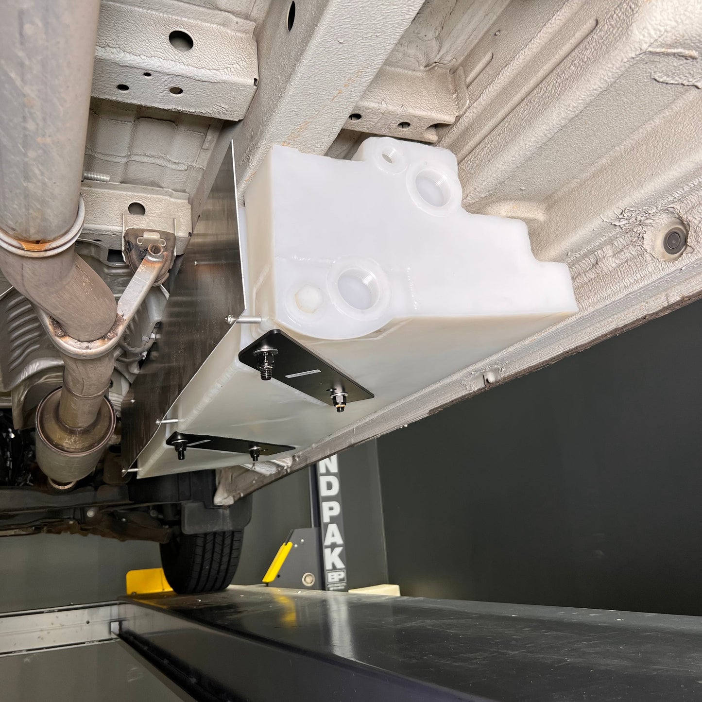 16 Gallon Passenger Side Undercarriage Fresh Water Tank 07-24 Mercedes Sprinter 144" & 170"