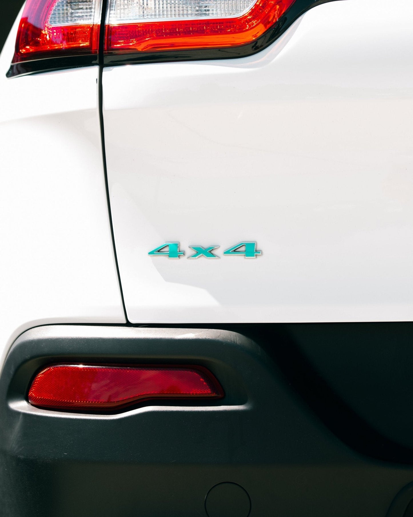 4×4 Emblem Overlay Decal – Color Vinyl Sticker | Fits Jeep Models with 4×4 Badge (Excl. 4xe / Grand Cherokee L/WL)