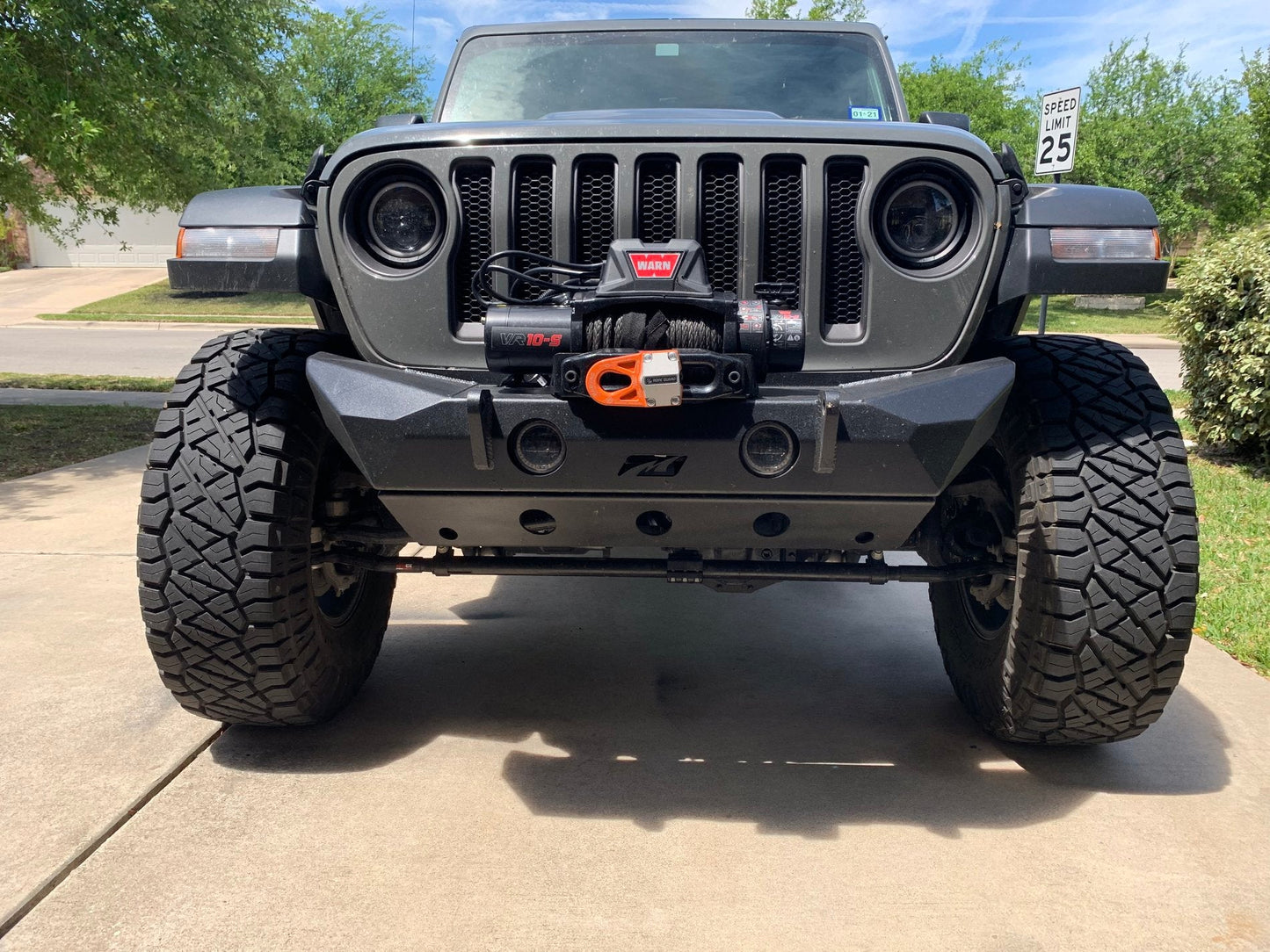 Jeep JL/Gladiator Front Bumper With Skid Plate 18+ Wrangler JL/Gladiator W/Fog Light Holes The Hammer Series Motobilt - MB1090F-MB1094