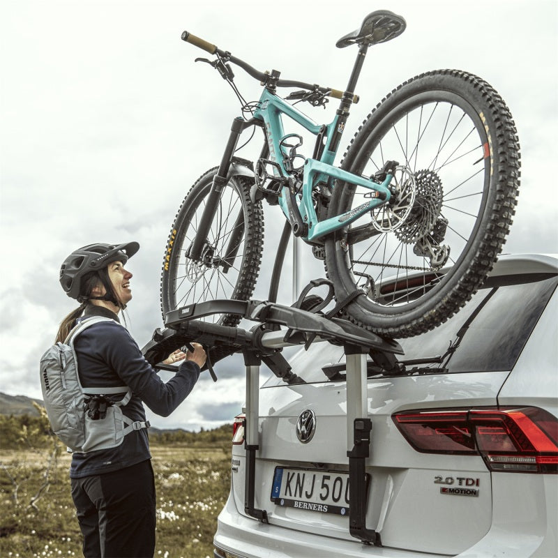 Thule OutWay Platform-Style Trunk Mount Bike Rack w/Raised Platform (Up to 2 Bikes) - Silver/Black